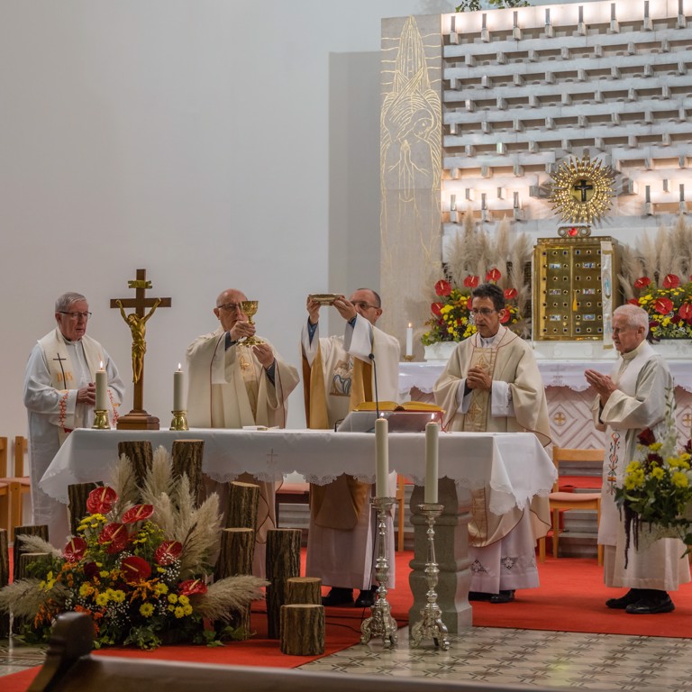 Kvatrnica na Mirenskem Gradu v znamenju zahvale za rešitev pred požarom ter prošnje za prenovo Cerkve na Slovenskem